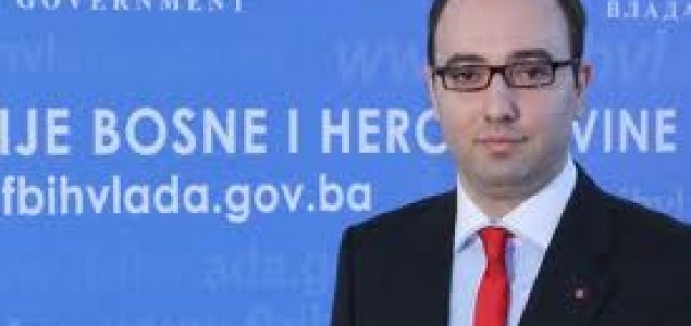 Damir Mašić: Ukidamo  konačno dvije škole pod jednim krovom