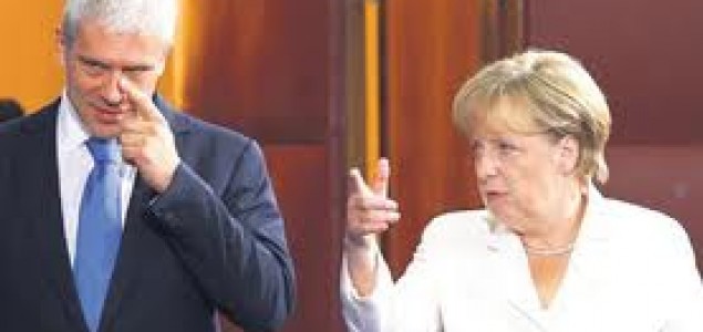 Merkelova predložila Tadiću „saveznu republiku Kosovo“