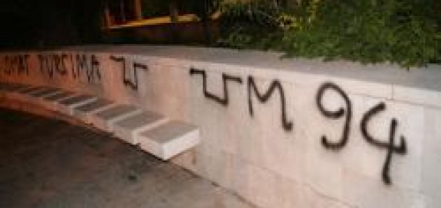 Fašisti  išarali antifašistički spomenik na mostarskom Bulevaru