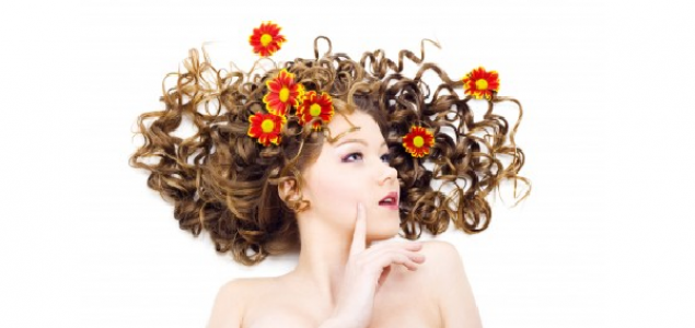 Prava proljetna frizura: Napravite cvijet od pletenica