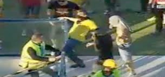 Video: Huligani u Lecceu tukli zaštitare i uništavali stadion