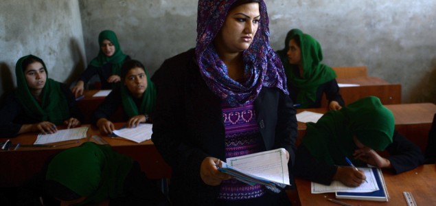 Škola u kojoj afganistanske djevojčice skidaju burke i uče da kažu “ne” diktaturi