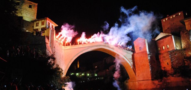 U Mostaru, demokratski, ravnopravno i frontalno!