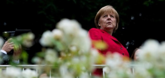 Merkel u krupnom planu, socijaldemokrati skrivaju Steinbruecka