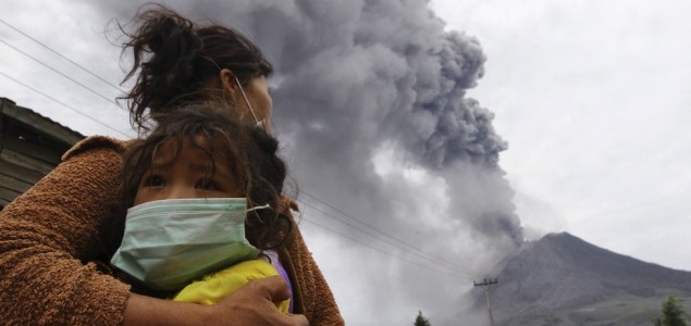 Erupcija vulkana u Indoneziji, evakuisano više od 25.000 ljudi