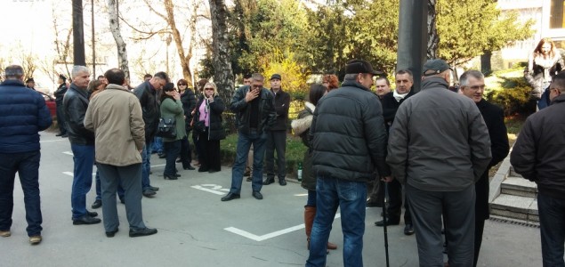 Sarajevo: Članovi udruge “Švicarac” pred parlamentom