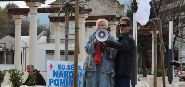 Svetla Broz i Gradimir Gojer na protestima u Mostaru