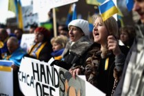 U sukobima na istoku Ukrajine ubijene dvije osobe, 50.000 Rusa na ulicama Moskve protiv okupacije Krima