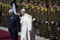 UZBRDICE/ NIZBRDICE Ljubo  R. Weiss: Papa Franjo na „pupku svijeta“ ( I )
