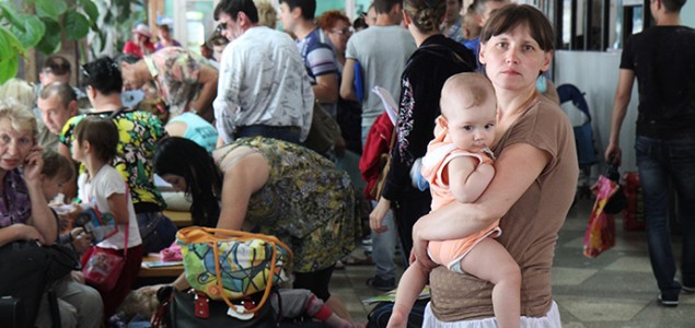 U Ukrajini svoje domove napustilo više od 400.000 ljudi