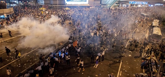 Protesti u Hong Kongu nastavljeni, interventna policija napustila ulice