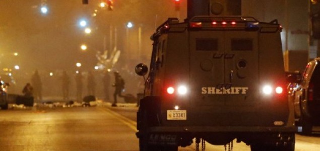 Ratno stanje u Baltimoreu: Spaljeno 19 zgrada i 144 vozila, tisuće policajaca rastjerivale prosvjednike