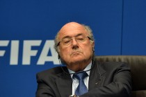 Javni poziv Seppu Blatteru: Odstupi!