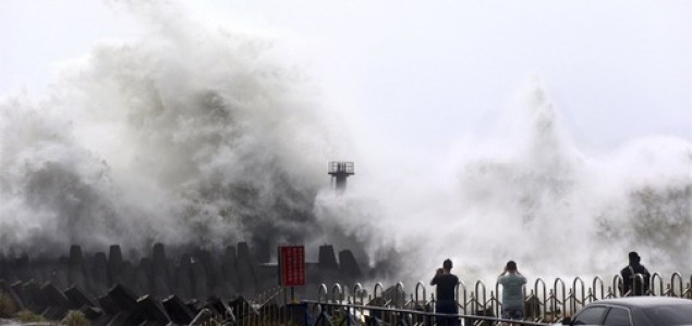 Tajfun Soudelor pogodio Kinu, stotine hiljada ljudi evakuirano