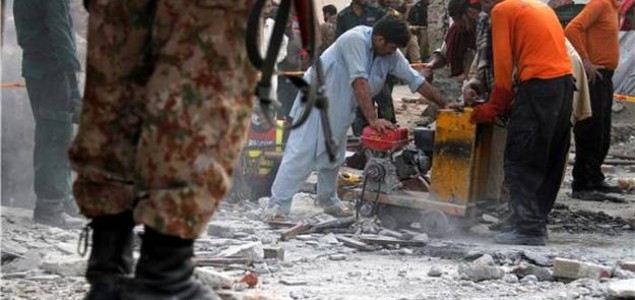 U samoubilačkom napadu pakistanskom Lahoreu najmanje 50 mrtvih, većina žrtava žene i djeca