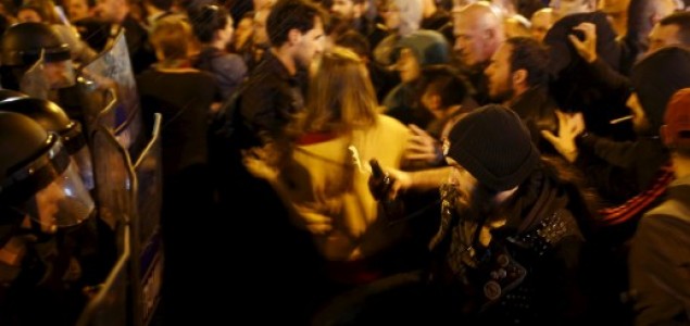 U Skoplju treća noć nasilnih prosvjeda protiv pomilovanja političara