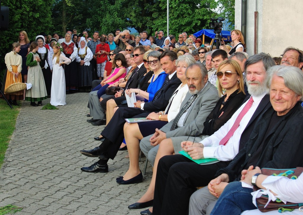 Lidija Tavcar pored predsjednika Slovenije Boruta Pahora, i kipar Mirsad Begic, 21.06.2016. Podbrezje