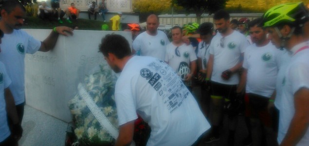 Mostarski biciklisti odali počast žrtvama genocida u Srebrenici