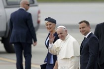 Kiseli doček Pape u Poljskoj: Poljskim biskupima Franjo nije dovoljno desno