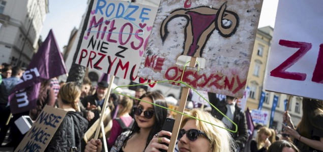 Žene širom Poljske protestovale protiv zabrane abortusa