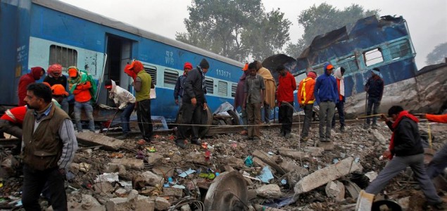 Željeznička nesreća u Indiji odnijela najmanje 142 života