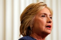 Smanjuje se prednost Clinton dok FBI istražuje e-mailove