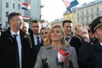 Hrvatska predsjednica, premijer i ministar obrane igraju se rata