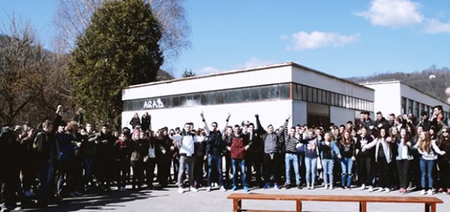 Organizacije civilnog društva u BiH pozivaju predstavnike vlasti na ukidanje segregacije u obrazovanju uključujući fenomen “Dvije škole pod jednim krovom”, neprihvatljivim u 21. stoljeću