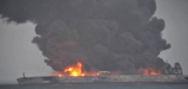 Gori iranski naftni tanker, opasnost od eksplozije