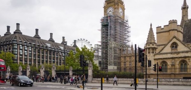 U Londonu postavljene zelene klupe koje upijaju smog