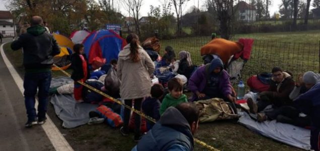 Stotinjak migranata provelo noć u blizini graničnog prelaza BiH i Hrvatske