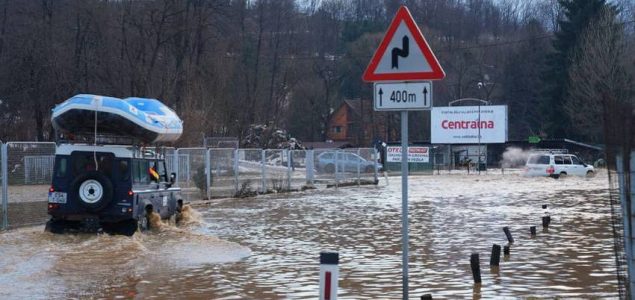 Izlile se rijeke Vrbas, Pliva i Bosna, još uvijek kritično u Busovači, kod Kaknja i Jajca