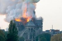 Pariška katedrala Notre Dame je u plamenu