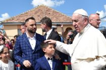 Papa se izvinio Romima zbog diskriminacije