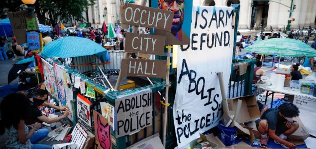 Demonstranti u New Yorku zahtijevaju smanjenje budžeta policije