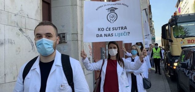 Studenti Medicinskog fakulteta UNSA izašli na ulice: Ko će sutra da nas liječi?