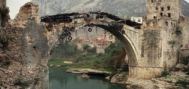 Na današnji dan prije 27 godina srušen je Stari most