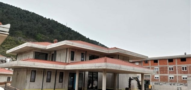 VILA KNEZOVIĆA: HDZ-ov tajkun od Vlade FBiH dobio 178.000 za pomoć u pandemiji a gradi kućetinu u Mostaru
