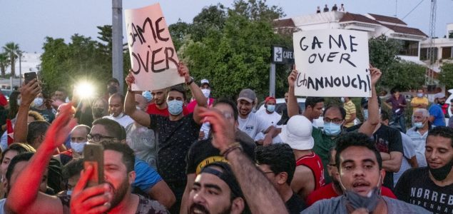 Predsednik Tunisa raspustio parlament i otpustio premijera nakon demonstracija