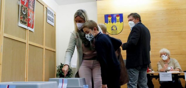 Opozicija osigurala većinu na izborima u Češkoj, glasači izbacili komuniste iz parlamenta