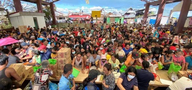 Na Filipinima ponestaje hrane nakon udara tajfuna