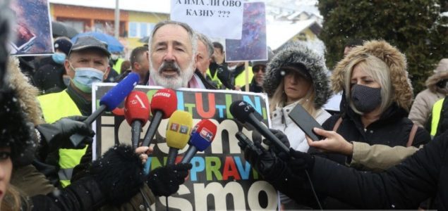 Porodice poginulih i nestalih iz RS-a protestuju ispred Tužilaštva BiH, došlo i do rasprave