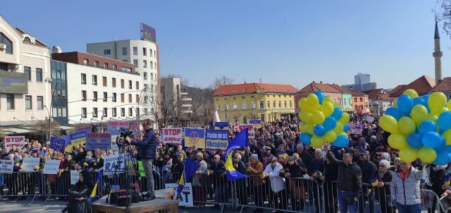 U Tuzli održan skup podrške Ukrajini, u Banja Luci skup podrške za Rusiju
