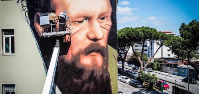 U znak protesta zbog cenzure ruske kulture, napuljski umjetnik naslikao mural Fjodora Dostojevskog