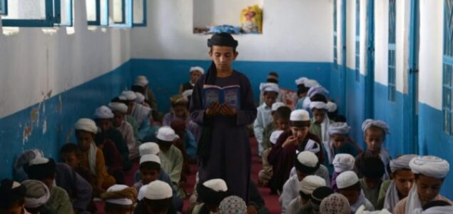 Talibani pretvaraju sekularne škole u vjerske