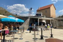 Gacko: Plažni bar naslonili na kulturno-istorijski spomenik, a struju “pozajmljuju” od RiTE