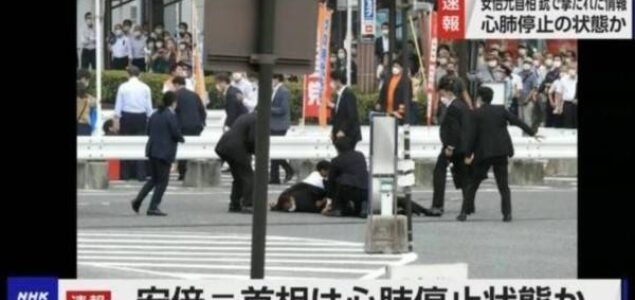 Napad na bivšeg premijera Japana, Abe hospitalizovan, napadač priveden