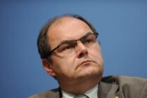 Stručnjaci zahtijevaju opoziv diplomate za BiH Christiana Schmidta
