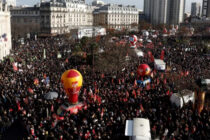 Talas štrajkova u Francuskoj ne pomijera Macrona u odluci o penzionim reformama